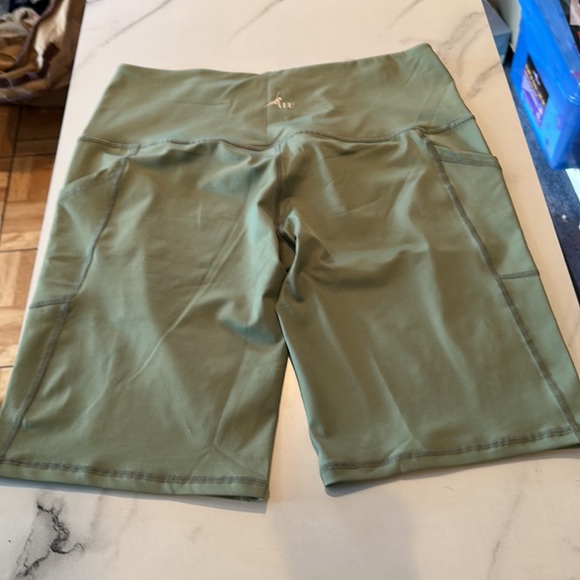 NWT green high waisted biker shorts, size large. - Picture 2 of 4